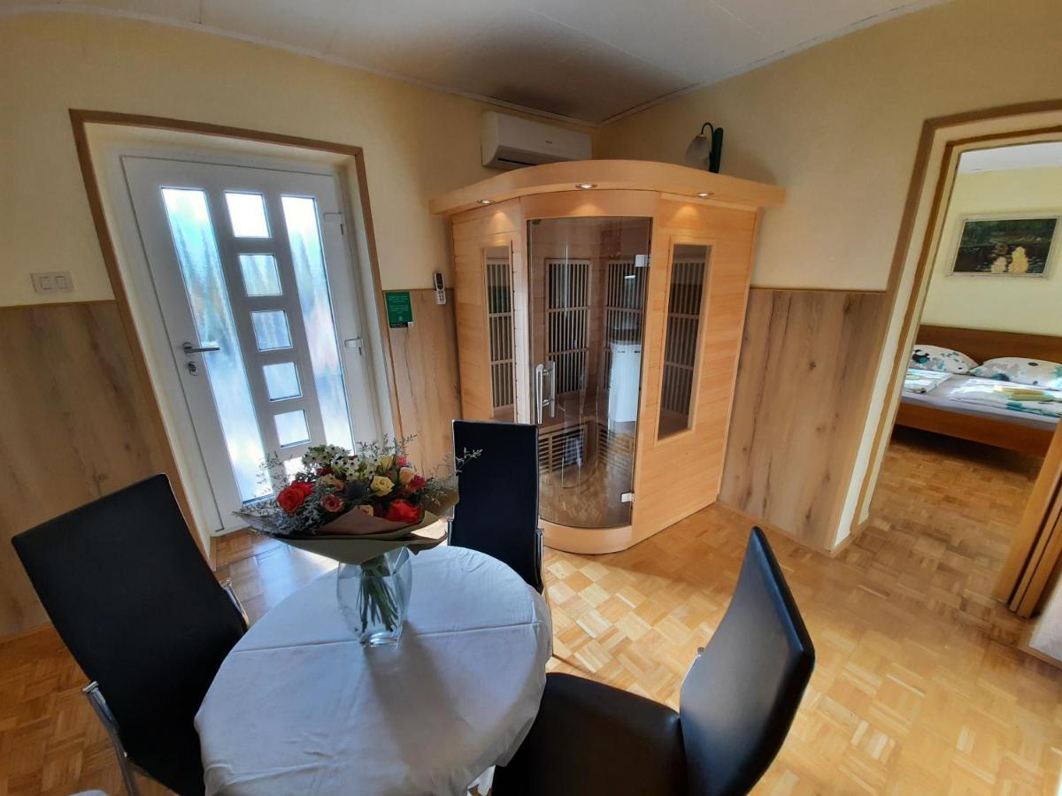 Chalet And Apartment Zonir With Sauna Кобарід Екстер'єр фото