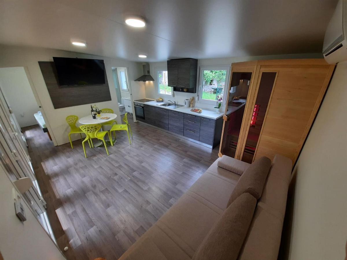 Chalet And Apartment Zonir With Sauna Кобарід Екстер'єр фото