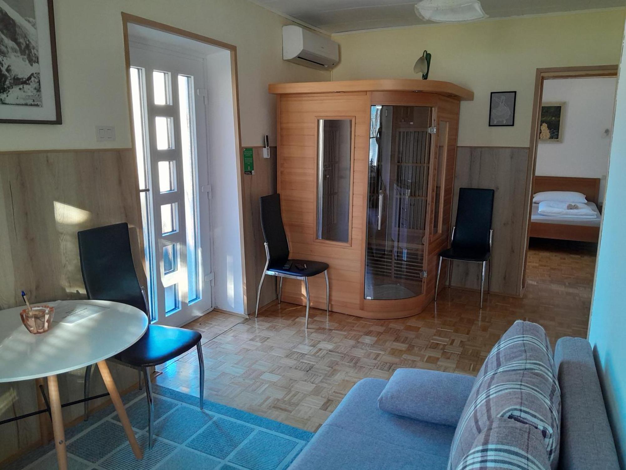 Chalet And Apartment Zonir With Sauna Кобарід Екстер'єр фото